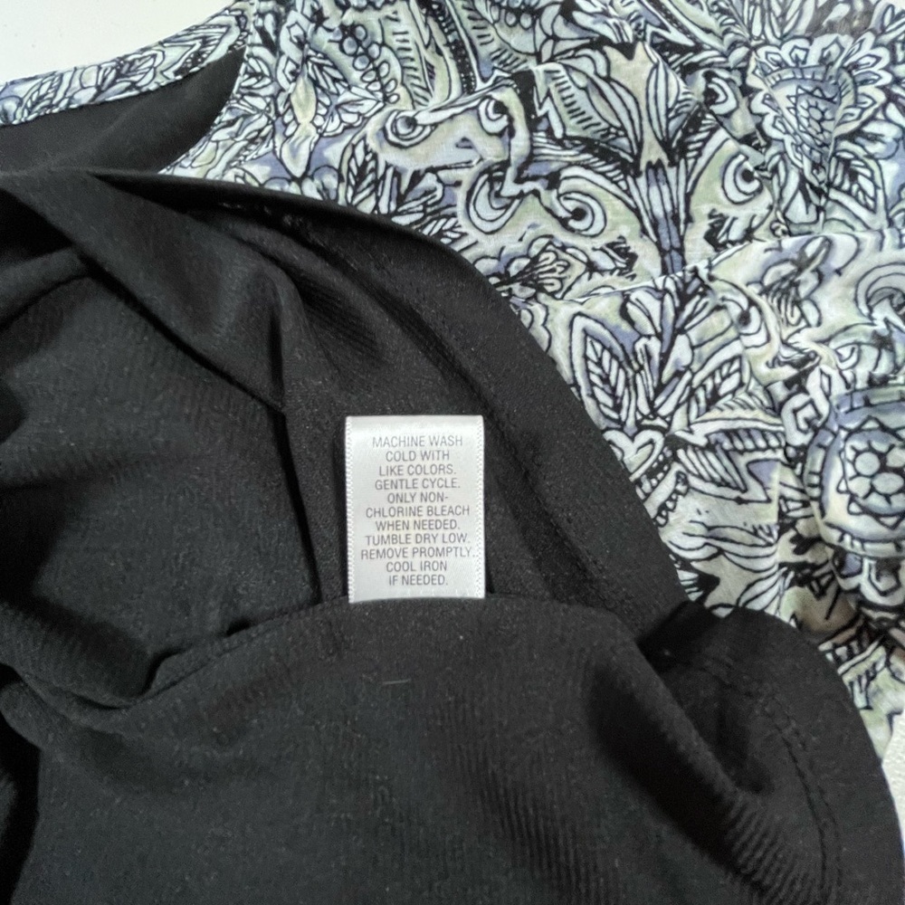 Croft & Barrow Monochrome Paisley Blouse - Picture 8 of 13